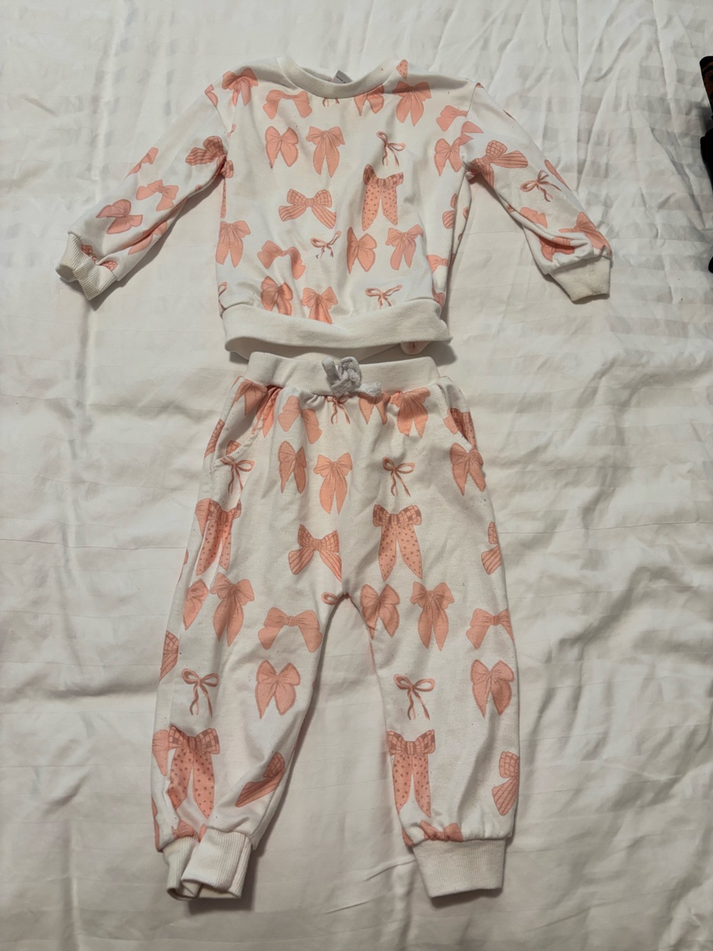 Girls' Two-Piece Bow Print Pajama Set in Soft Peach